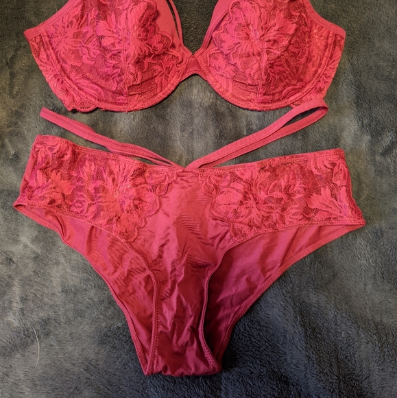 Adore me bras - Picture 2 of 4